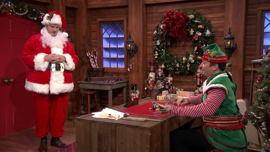 Chris Pratt And Jimmy Fallon Perform Christmas Themed Mad Lib Theater 